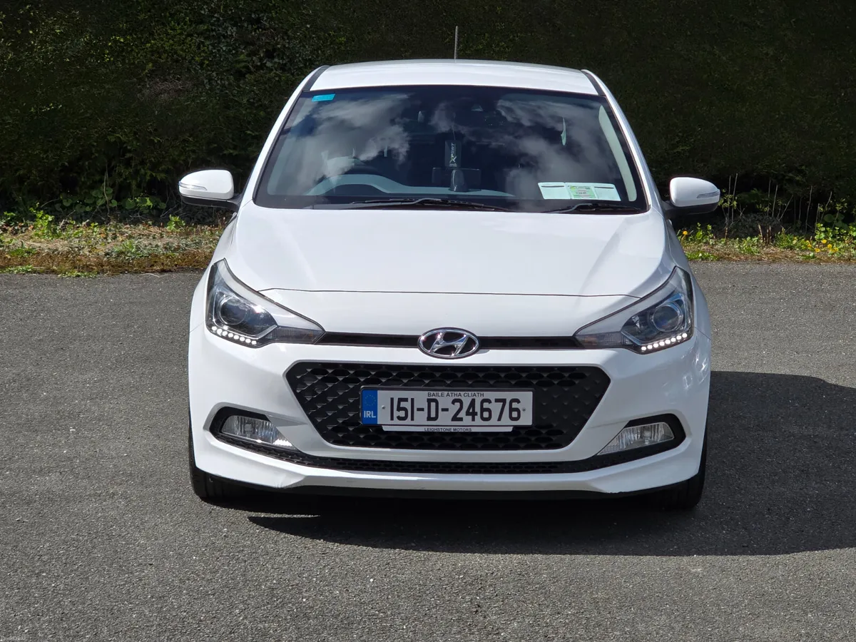 Hyundai i20 DELUXE - Image 2