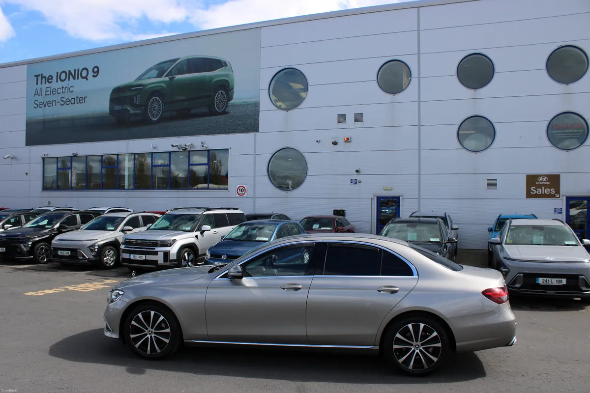 Mercedes-Benz E-Class 2022 - Image 2