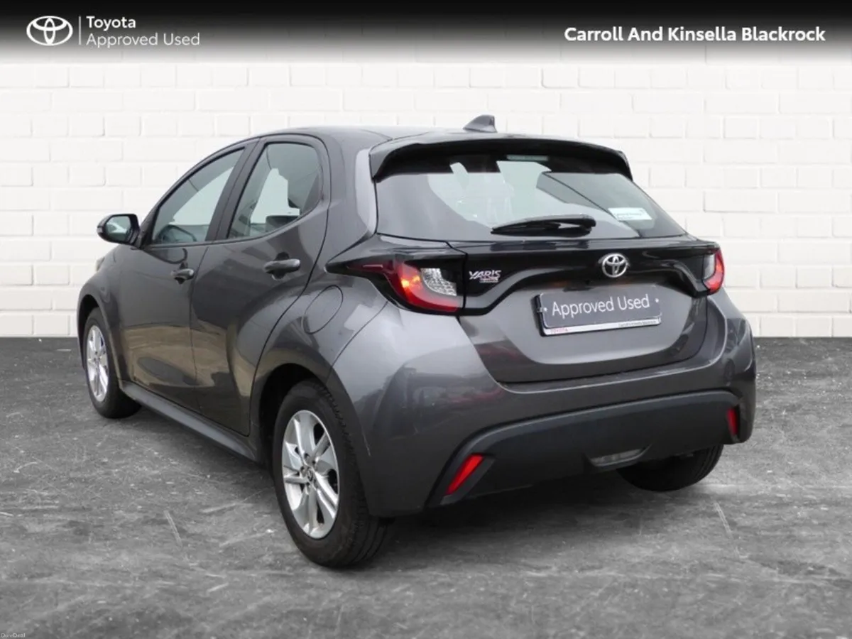 Toyota Yaris Hybrid Luna - Image 2
