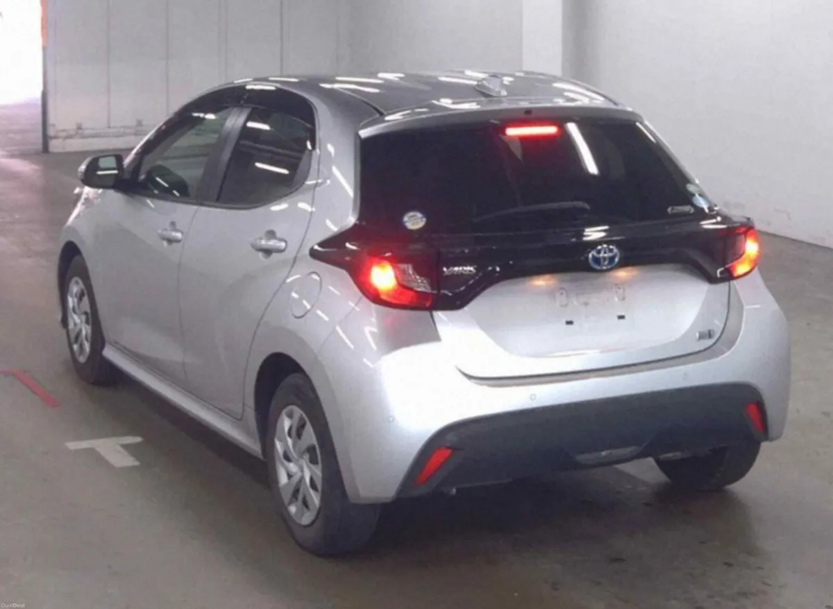 2020 Toyota Yaris new shape Hybrid perfect car - Image 4