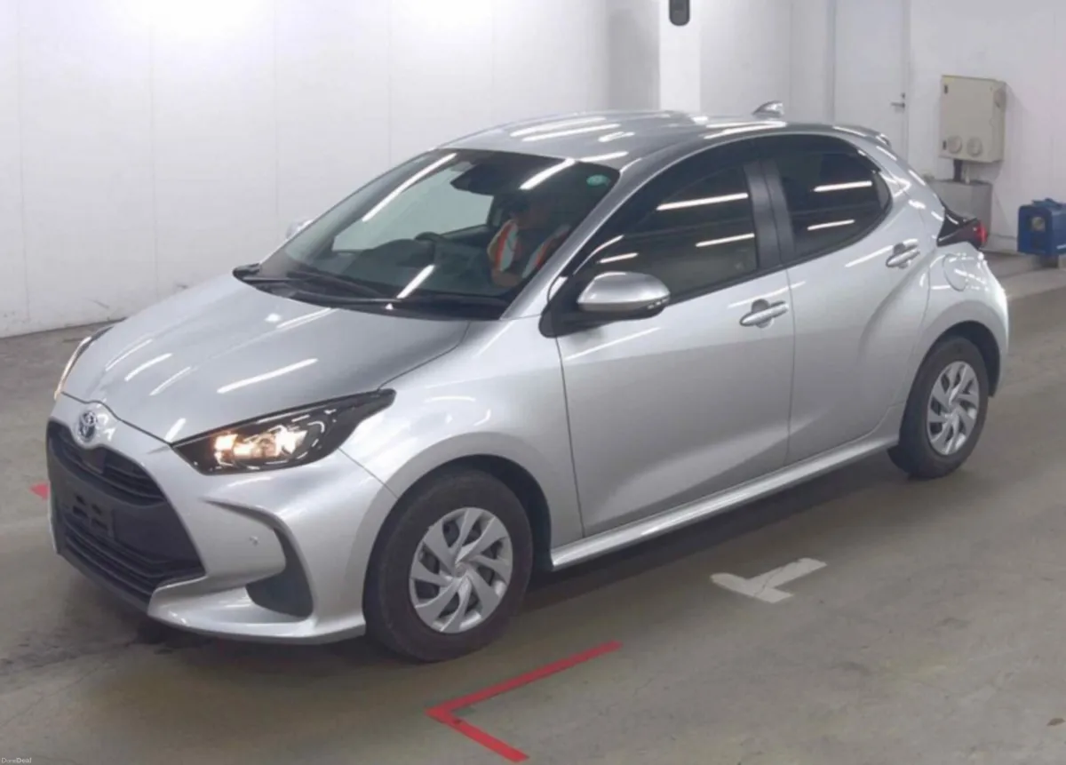 2020 Toyota Yaris new shape Hybrid perfect car - Image 2