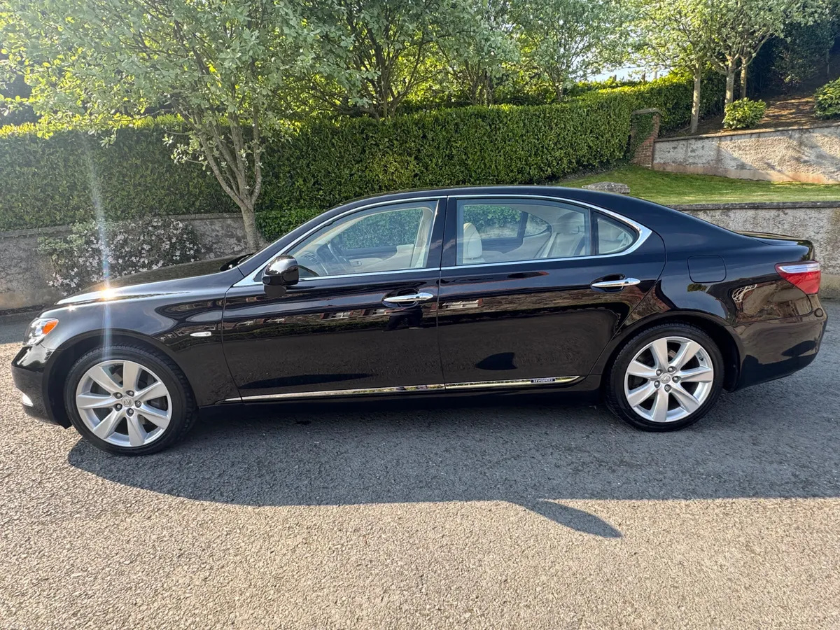 2008 Lexus LS600H L RSR Only 23k miles - Image 2