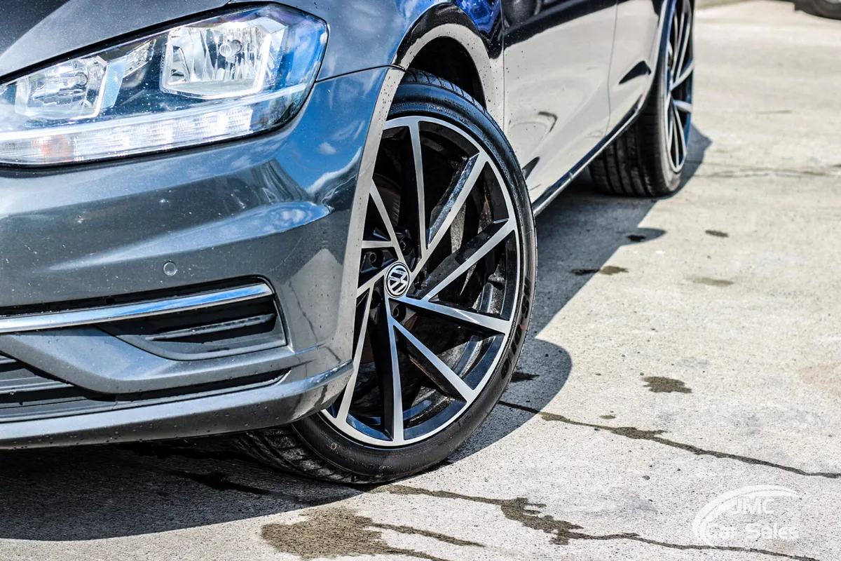 2018 VOLKSWAGEN GOLF TRENDLINE - Image 2