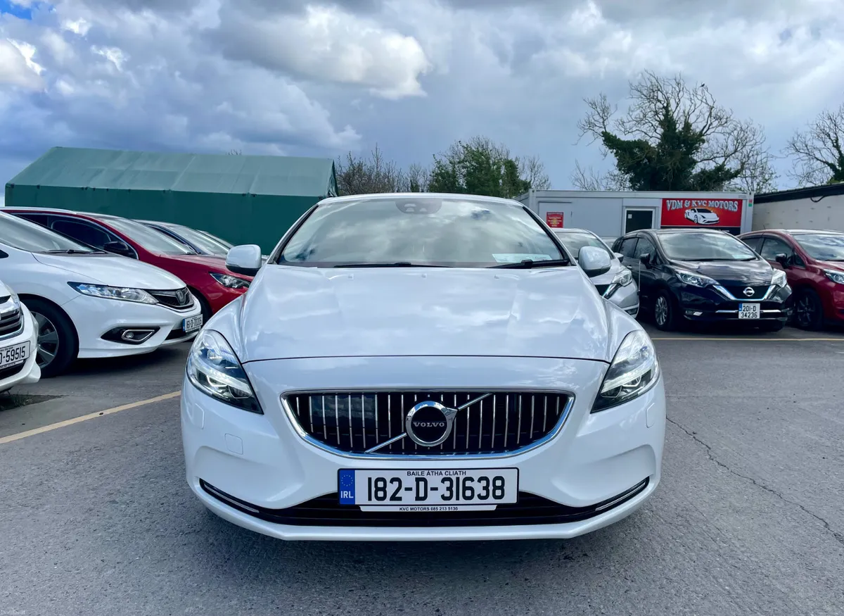 VOLVO V40 2018 R-DESIGN 2.0, DIESEL - Image 2