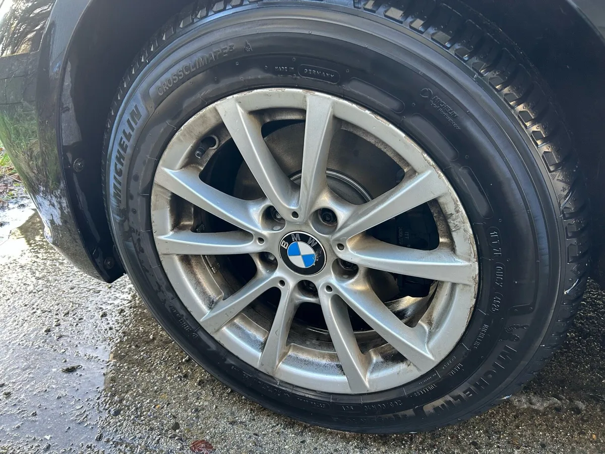 BMW 330e, nice specs - Image 4