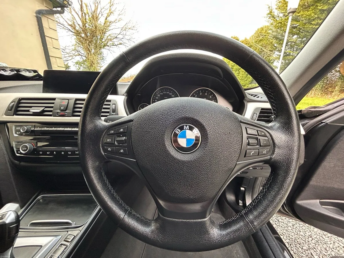 BMW 330e, last price drop. Well maintained - Image 4