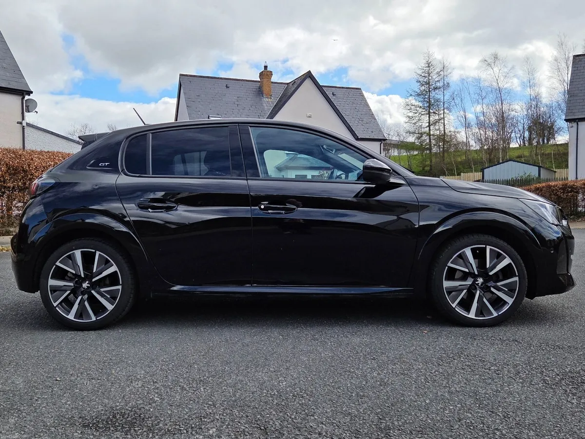 Peugeot 208 GT - Image 3