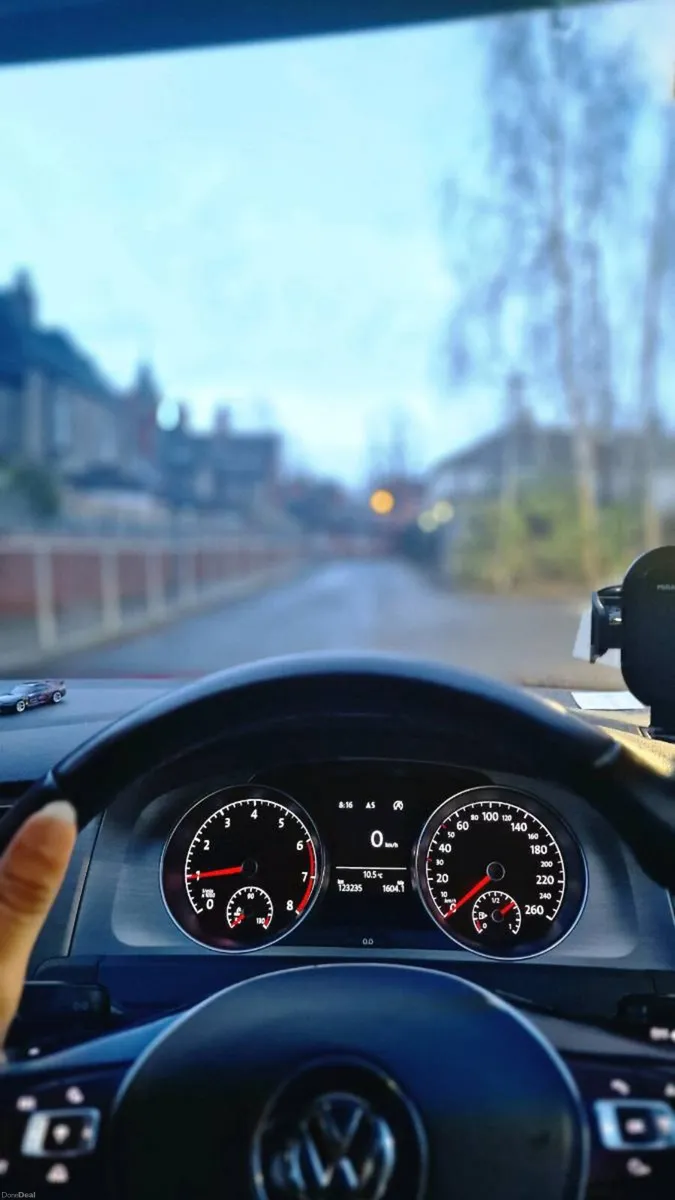 2014 Volkswagen Golf 1.2 automatic - Image 3