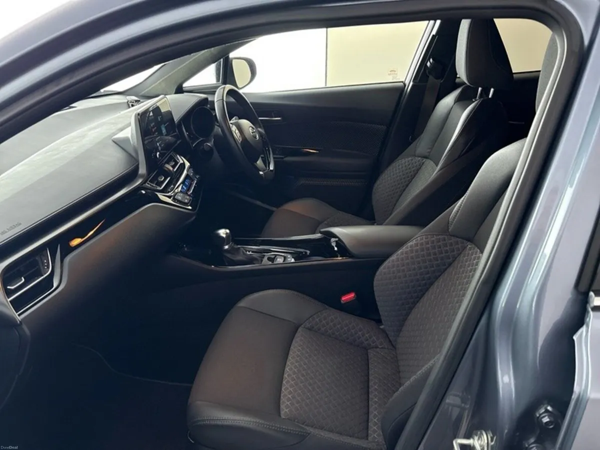 Toyota C-HR HYBRID SPORT - Image 6