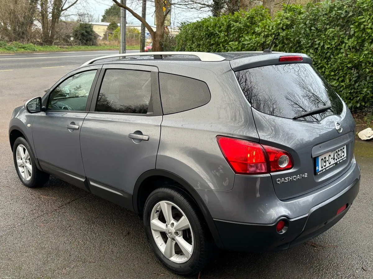 Nissan Qashqai+2 1.6 Petrol *NCTD PAN ROOF* - Image 2