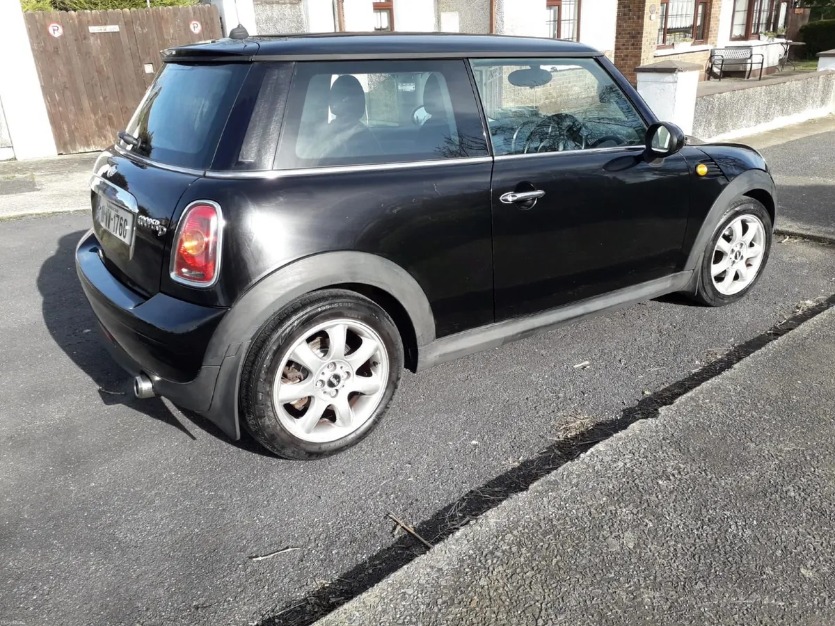 Mini Cooper 2010 - Image 1