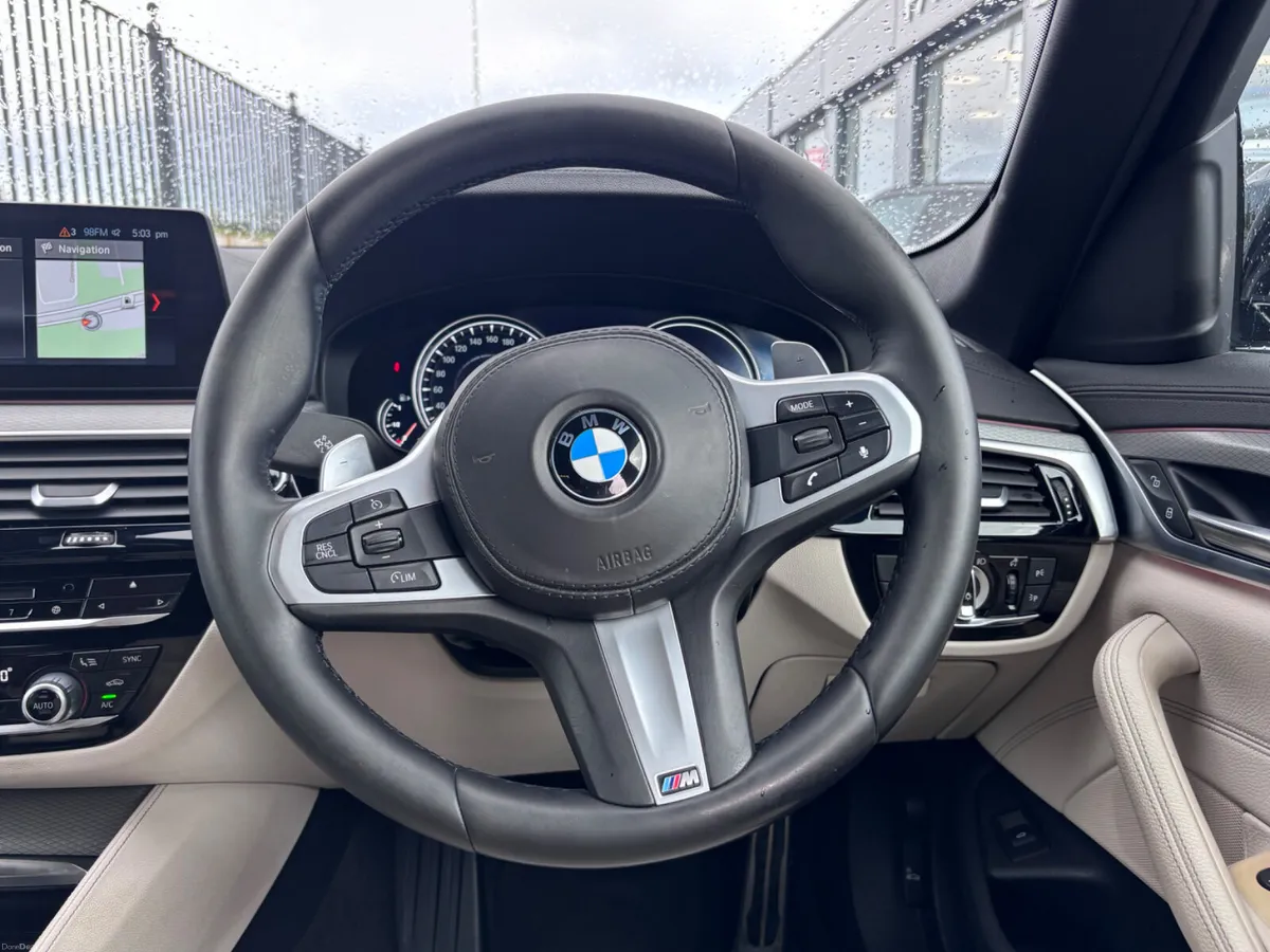 BMW 5 SERIES 520i M SPORT ESTATE AUTO // PETROL - Image 6