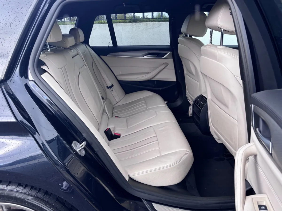 BMW 5 SERIES 520i M SPORT ESTATE AUTO // PETROL - Image 4