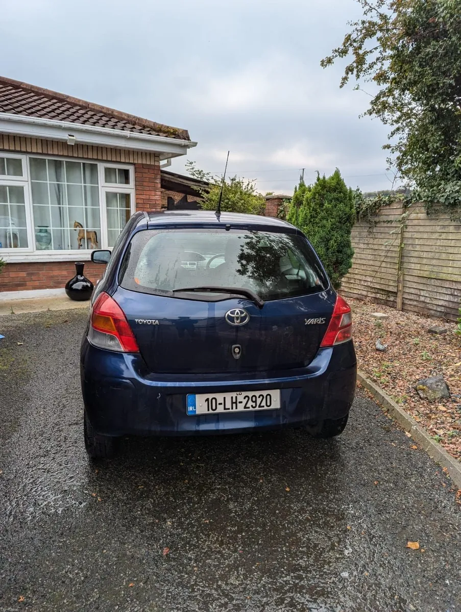 Toyota Yaris 2010 - Image 2