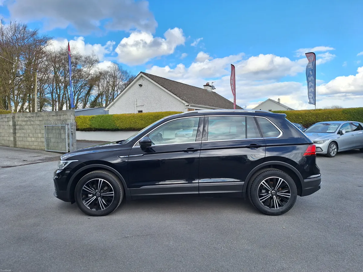 Volkswagen Tiguan 2.0 Tdi *High Spec/1 Owner - Image 4