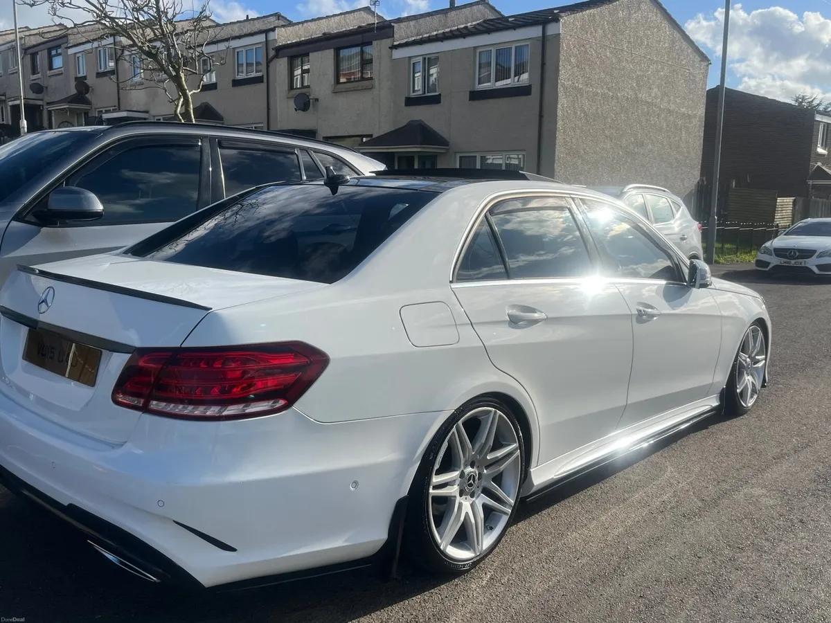 Mercedes-Benz E-Class 2015, pan roof, 19s, mint!! - Image 2