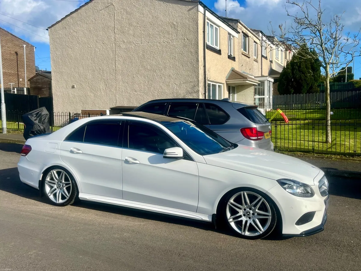 Mercedes-Benz E-Class 2015, pan roof, 19s, mint!! - Image 4