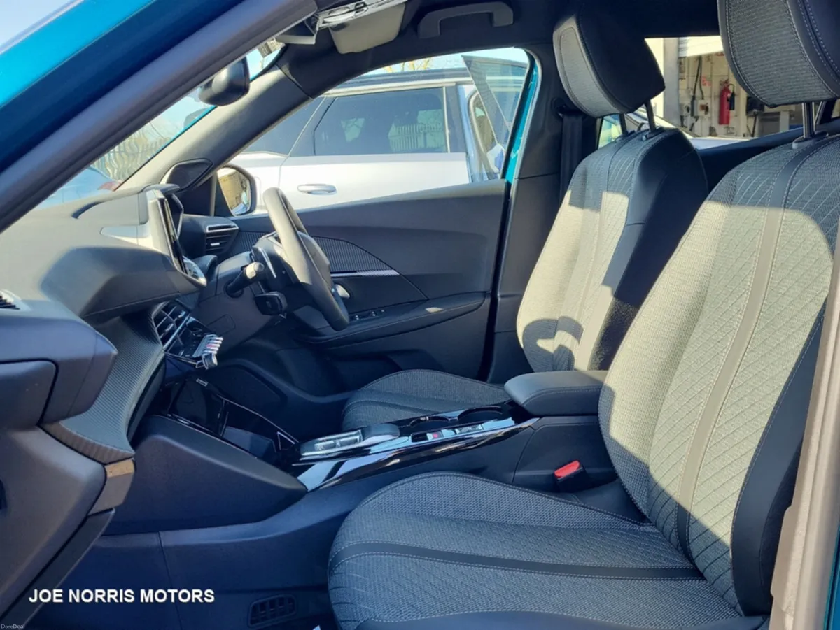 Peugeot 2008 ALLURE 1.2 MILD-HYBRID  LOW KMS - Image 4