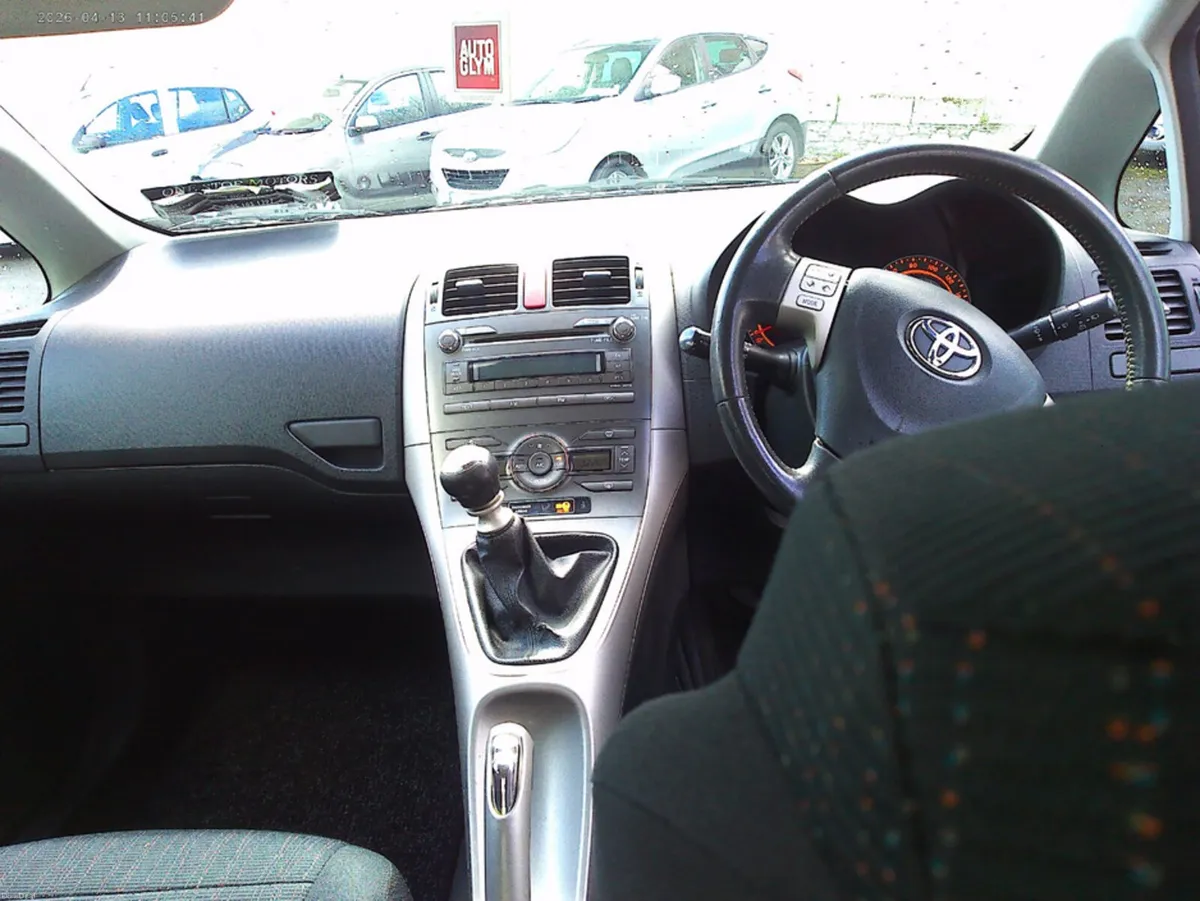 Toyota Auris 1.33 DUAL VVT-I TR 5DR S/S - Image 2