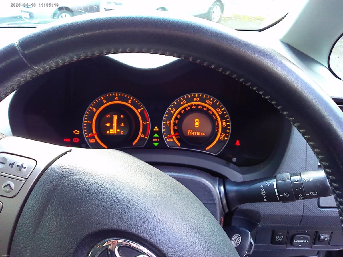 Toyota Auris 1.33 DUAL VVT-I TR 5DR S/S - Image 4