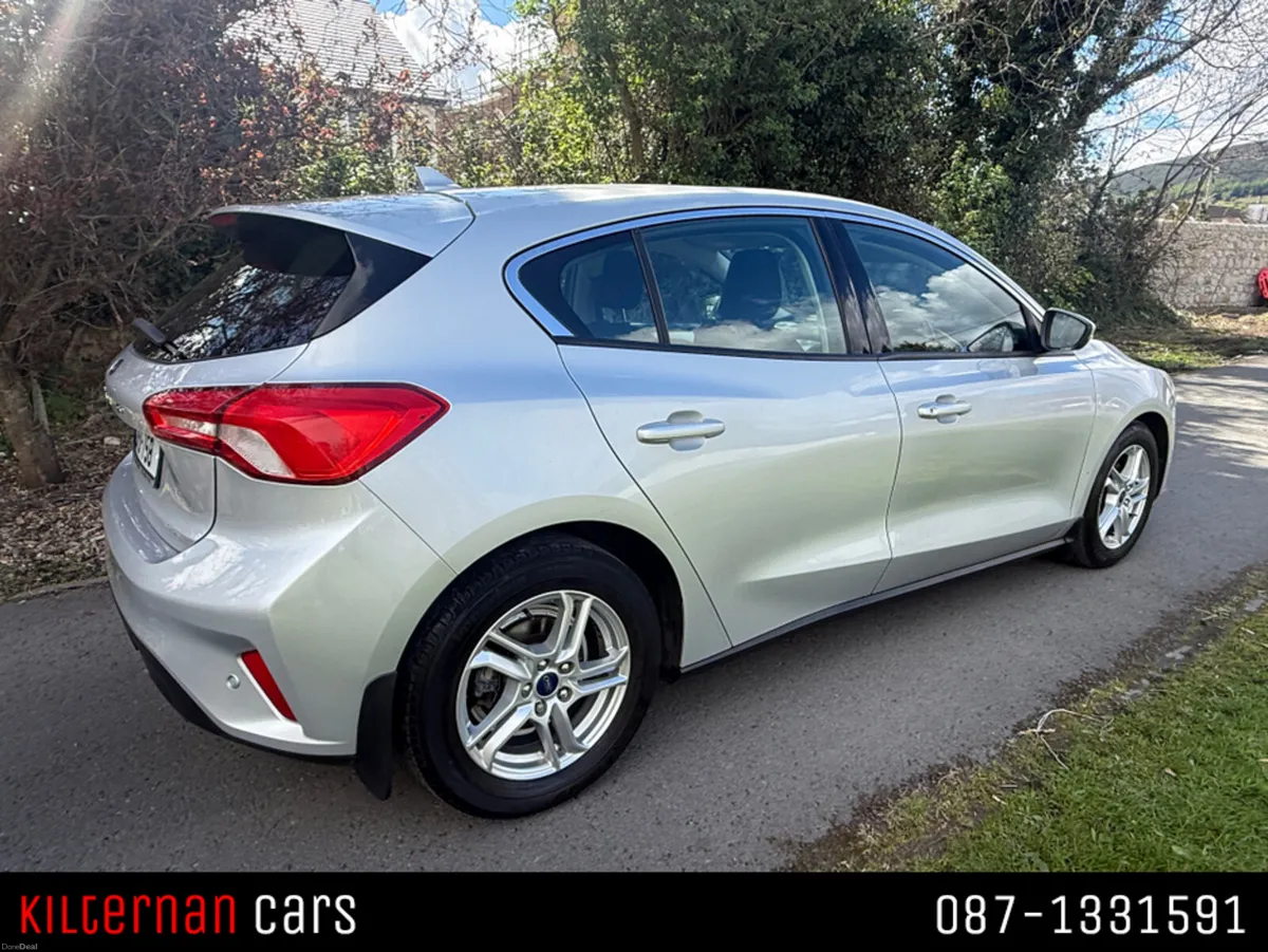 Ford Focus ZETEC 1.5 TDCI 125PS 6SPEED 5DR 4 - Image 3