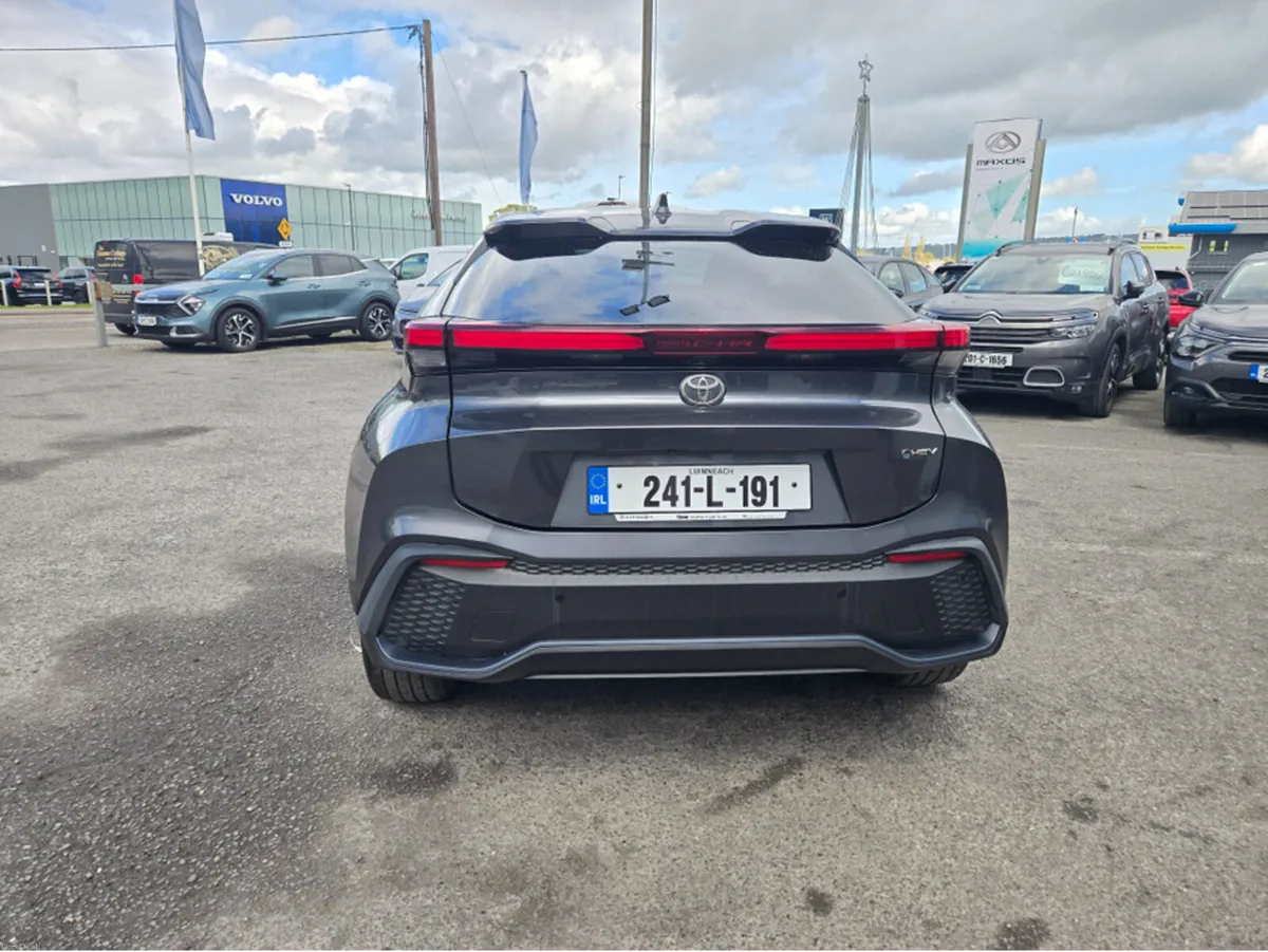 Toyota C-HR HEV SPORT - Image 4