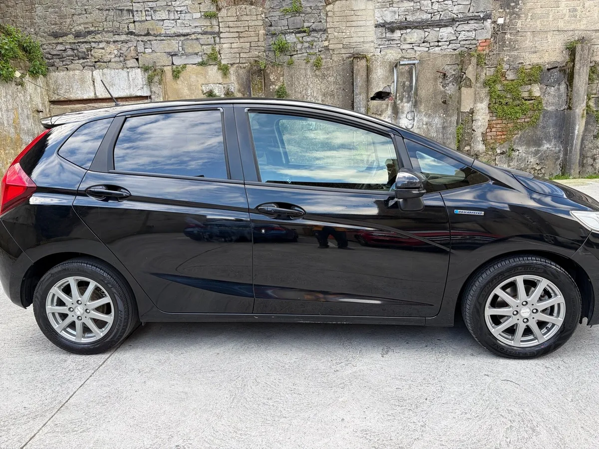 Honda fit hatchback petrol Hybrid Black - Image 3
