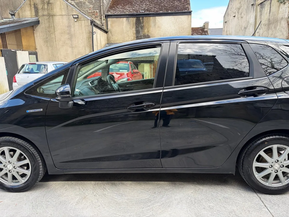 Honda fit hatchback petrol Hybrid Black - Image 4