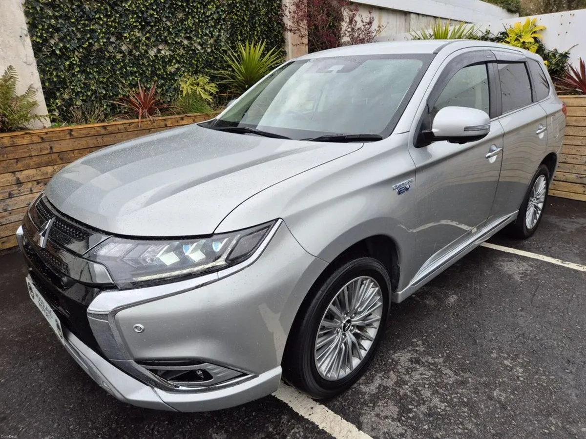 Mitsubishi Outlander 2.4 PHEV / INTENSE SAFETY PAC - Image 1