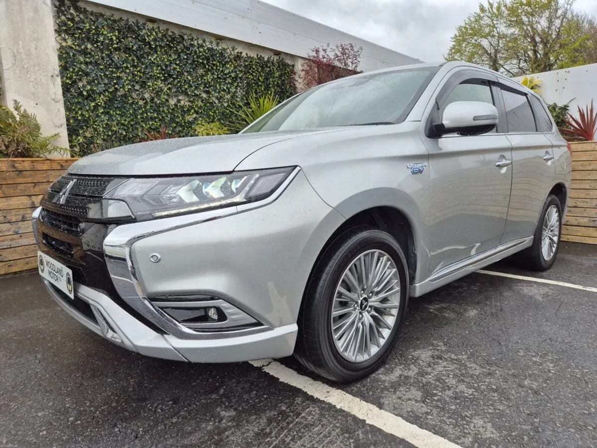 Mitsubishi Outlander 2.4 PHEV / INTENSE SAFETY PAC - Image 3