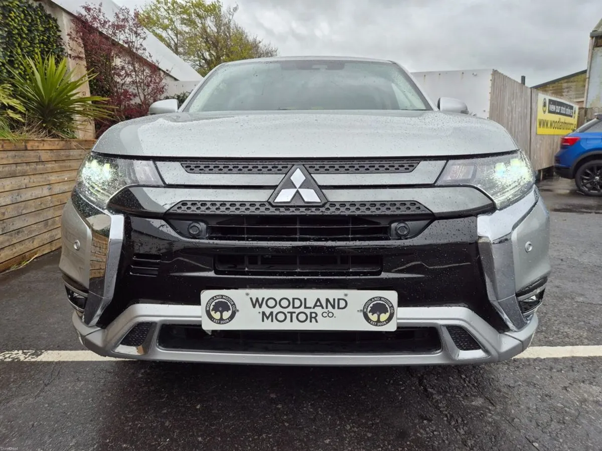 Mitsubishi Outlander 2.4 PHEV / INTENSE SAFETY PAC - Image 4