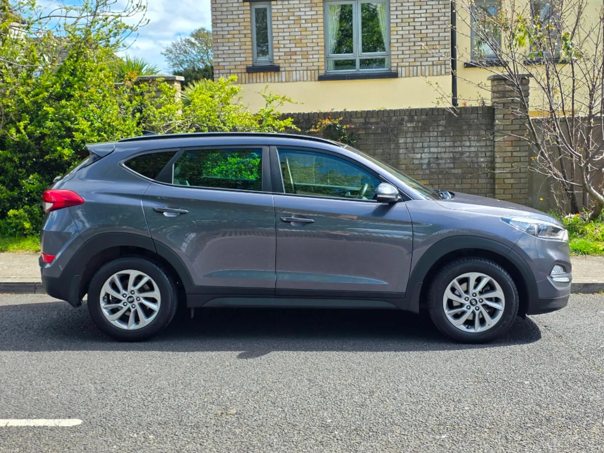 Hyundai Tucson Premium 5DR - Image 2