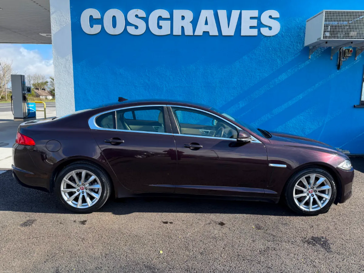 Jaguar XF 2.2 D Premium Luxury 4DR Auto * FULL LEA - Image 2