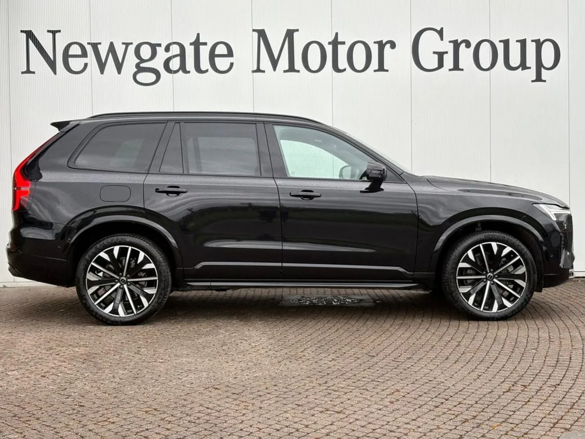 Volvo XC90 T8 Ultra Dark AWD - Image 4