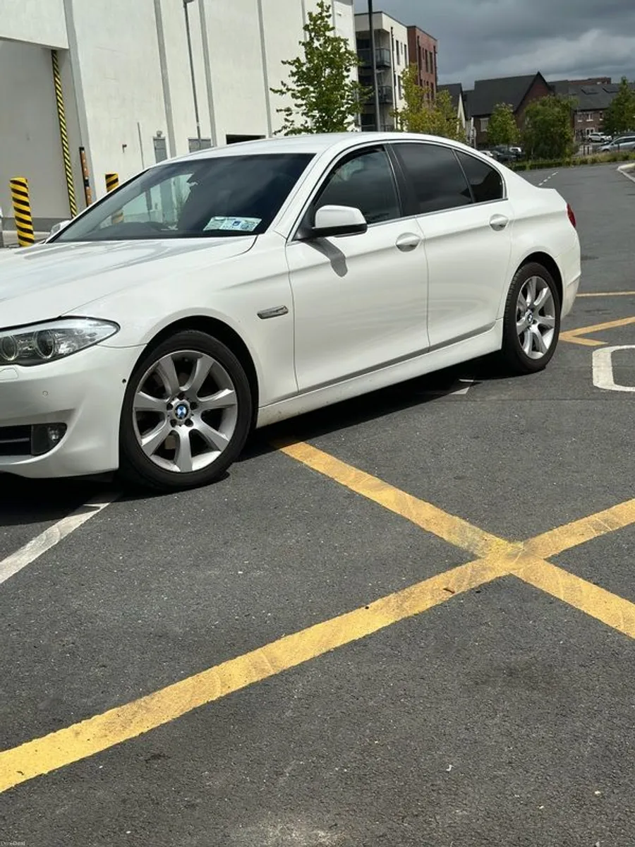 2011 Bmw 5-series - Image 2