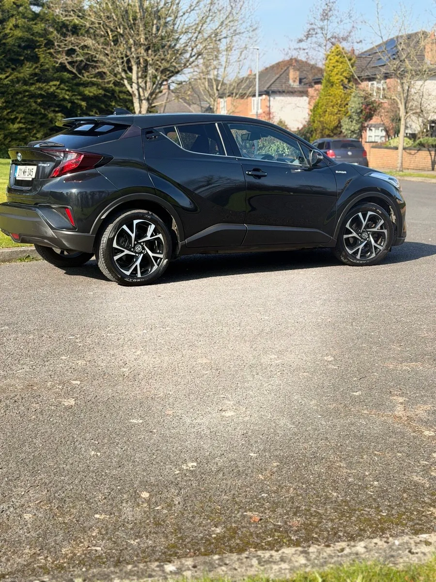 Toyota CHR Hybrid - Image 3