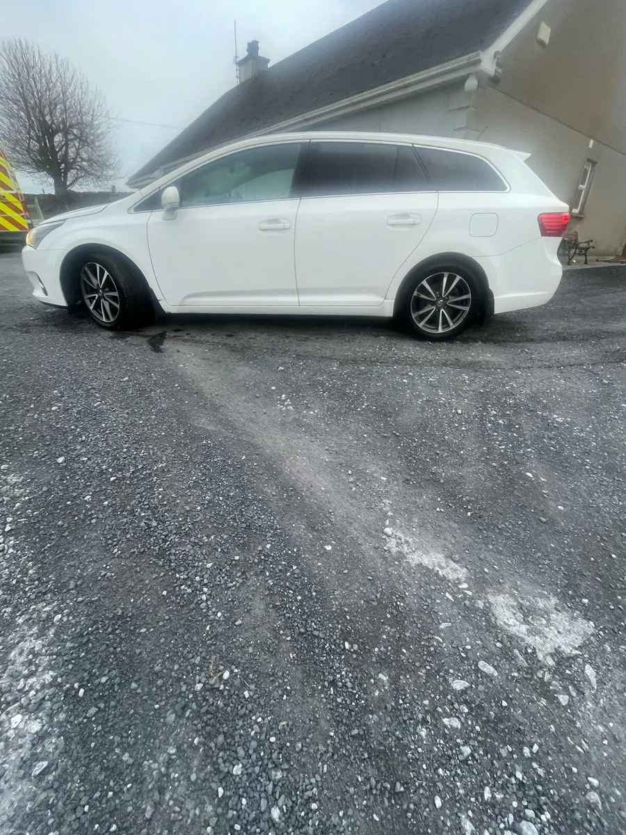 Toyota avensis d4d estate tourer 2.0 d - Image 2