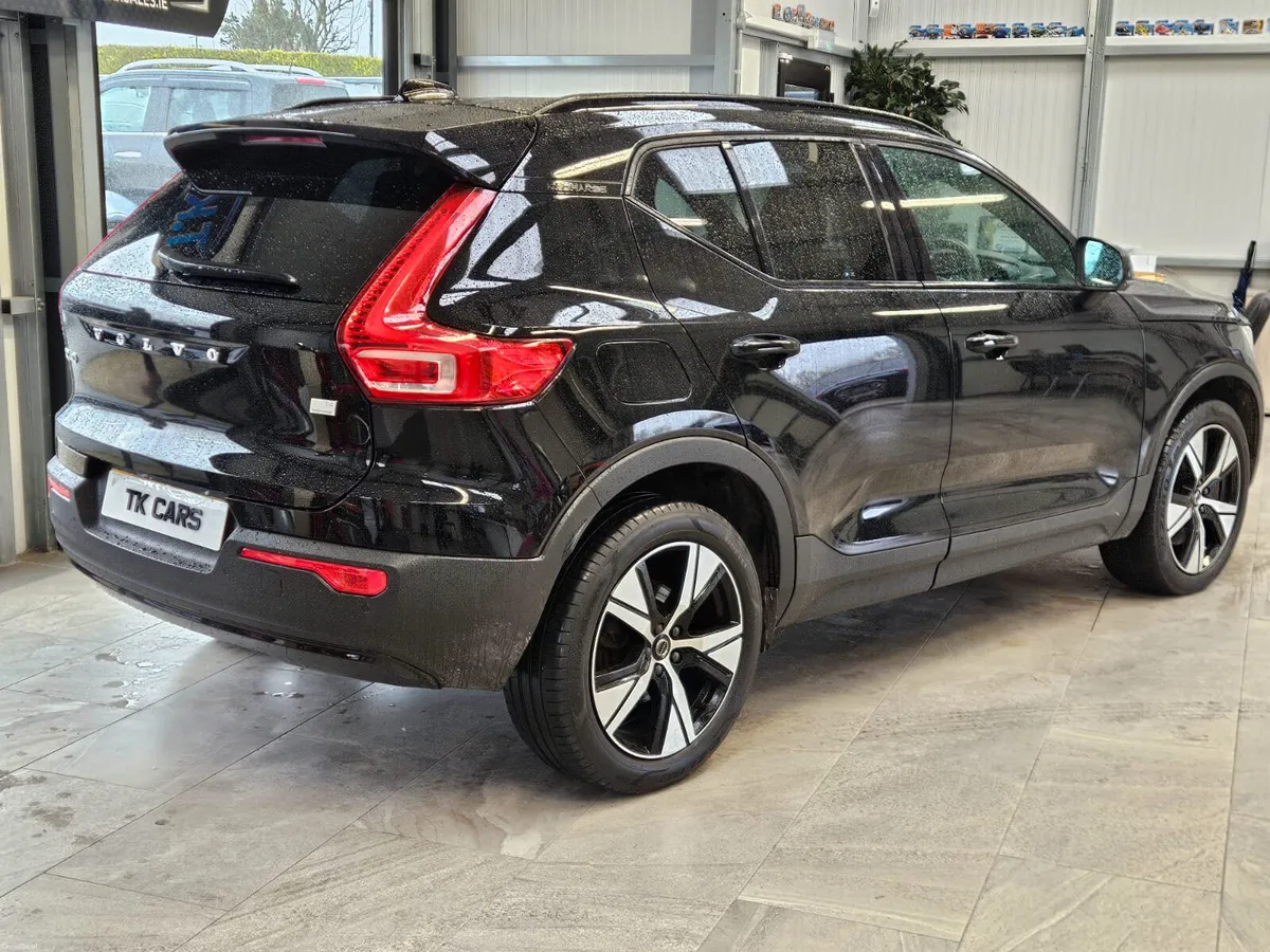 22 VOLVO  XC40 INSCRIPTION HYBRID - Image 3