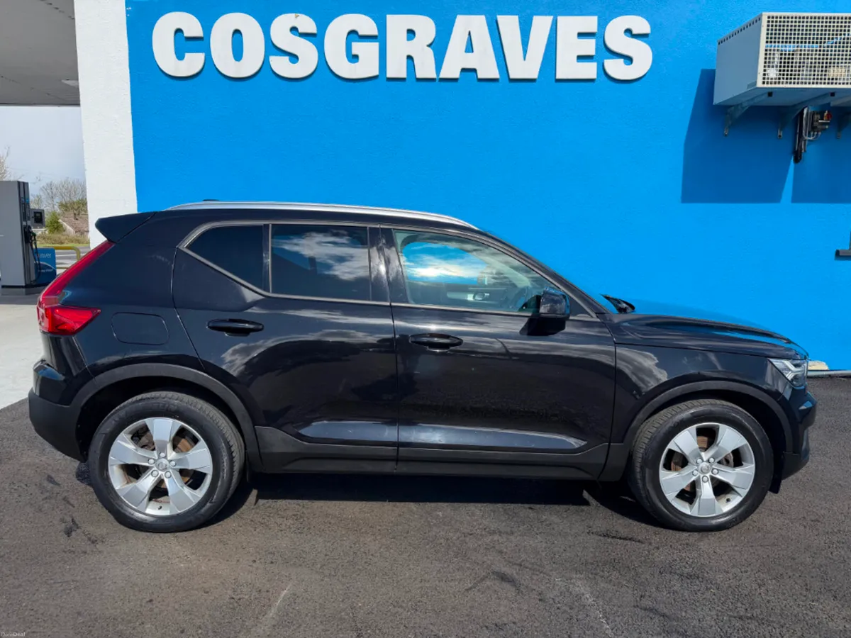 Volvo XC40 2 0 D3 TD Momentum 5DR * REVERSING CAME - Image 2