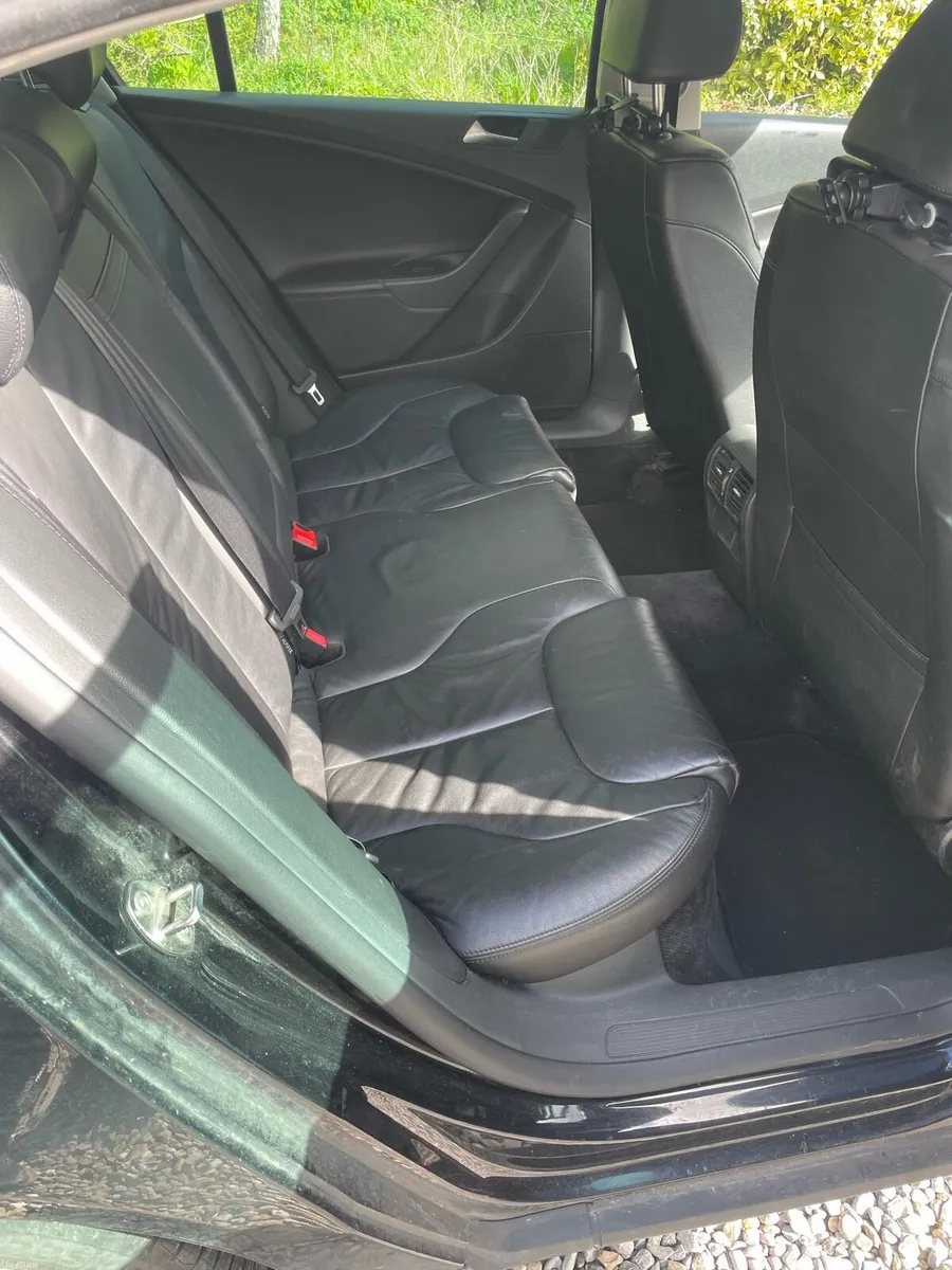 Volkswagen Passat - Image 4
