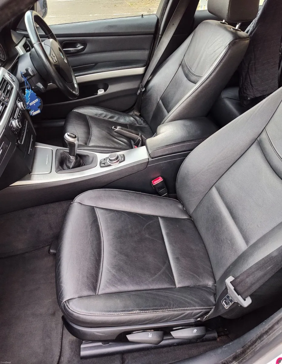 BMW 3-Series 2009 - Image 4