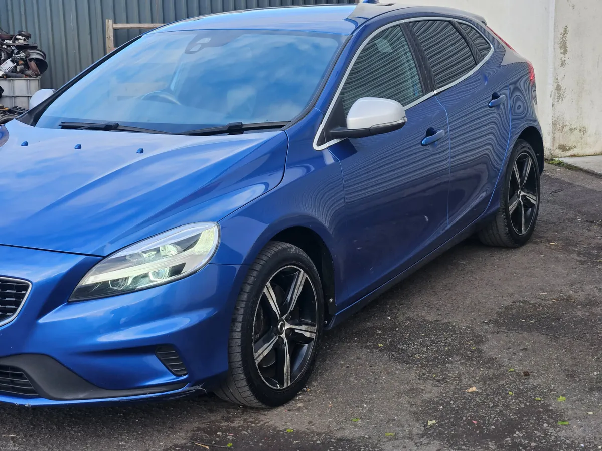 Volvo V40 2017 R DESIGN 2.0 AUTO - Image 4