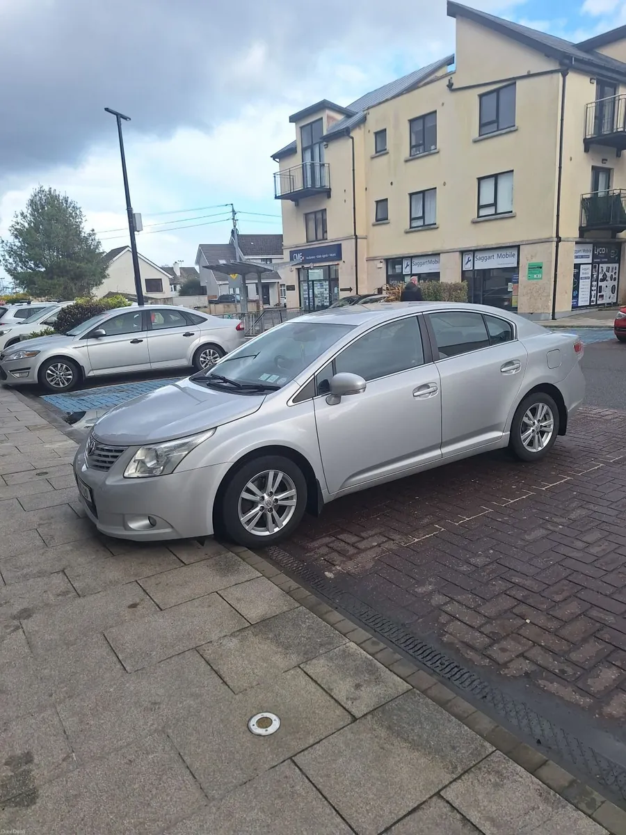 Immaculate Toyota Avensis Strata - Image 2