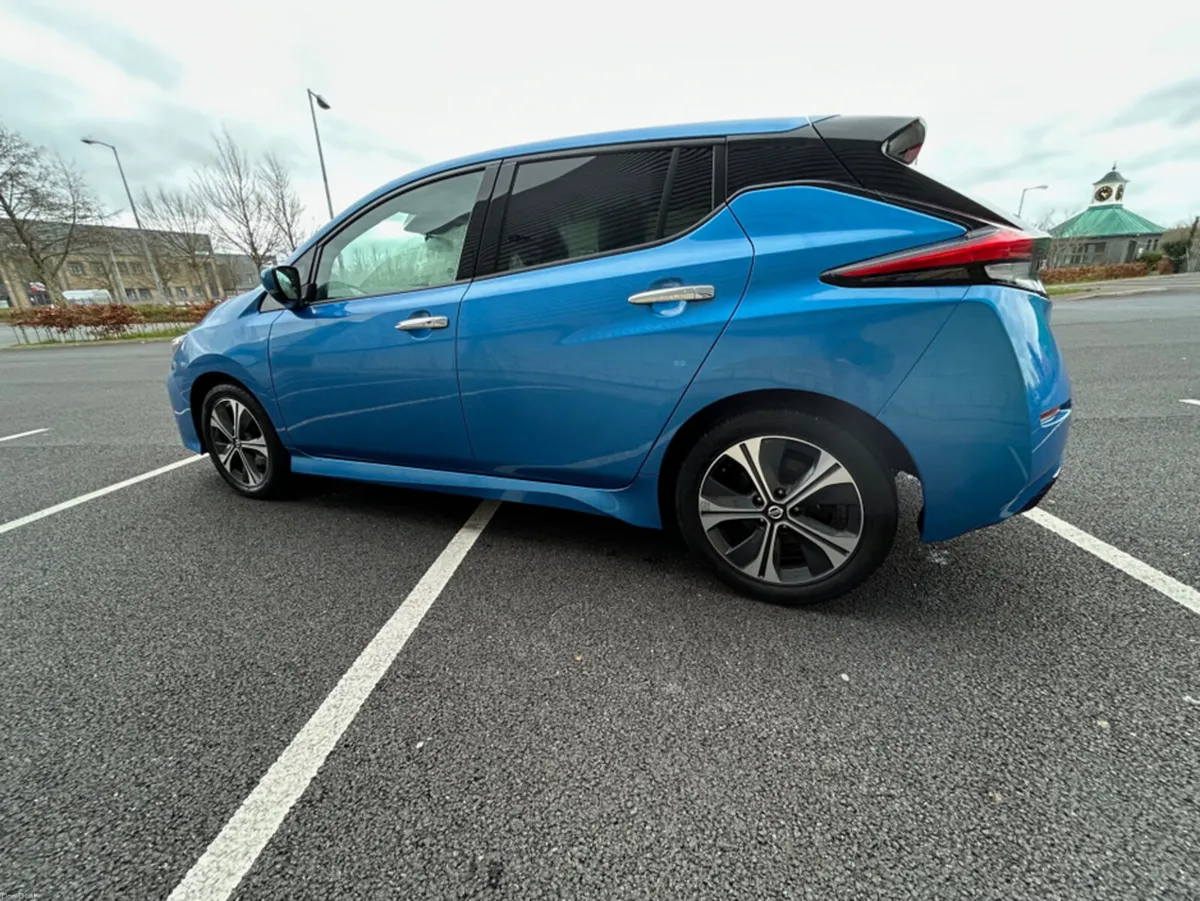 Nissan Leaf 40K EV SV PREMIUM - Image 5