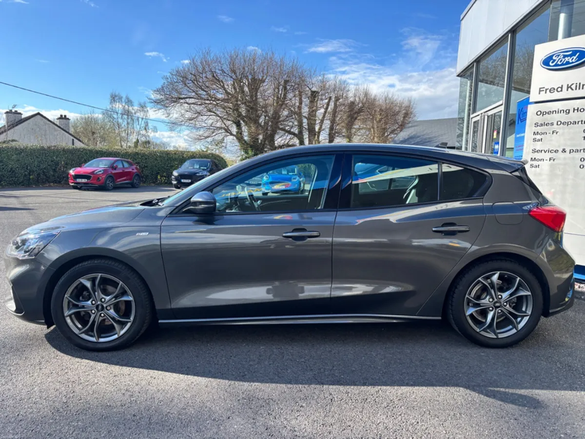 Ford Focus ST-LINE 5DR 1.5 TD 120 S6.2 M6 4DR - Image 4