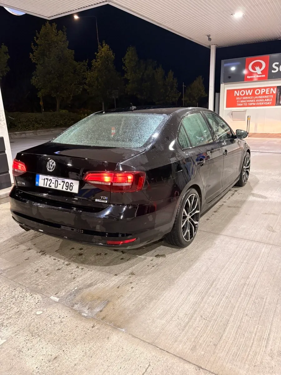 172 Volkswagen Jetta - Image 3