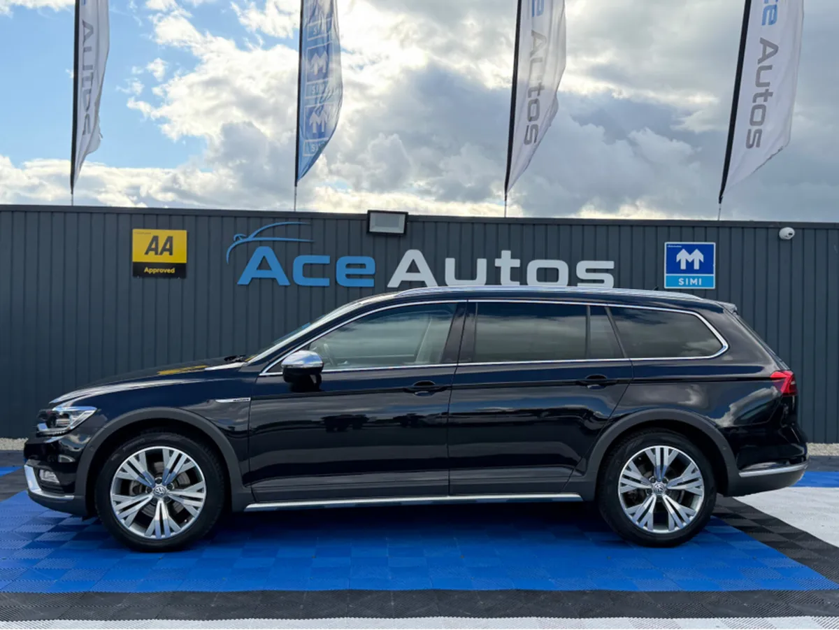 Volkswagen Passat ALLTRACK - 4WD - 2.0L DIESEL - A - Image 4
