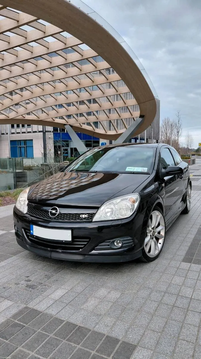 Opel Astra H OPC 2007 - Image 1
