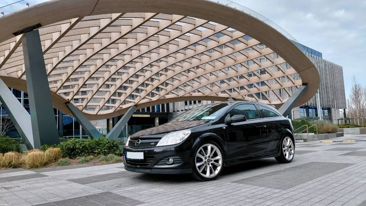 Opel Astra H OPC 2007 - Image 2