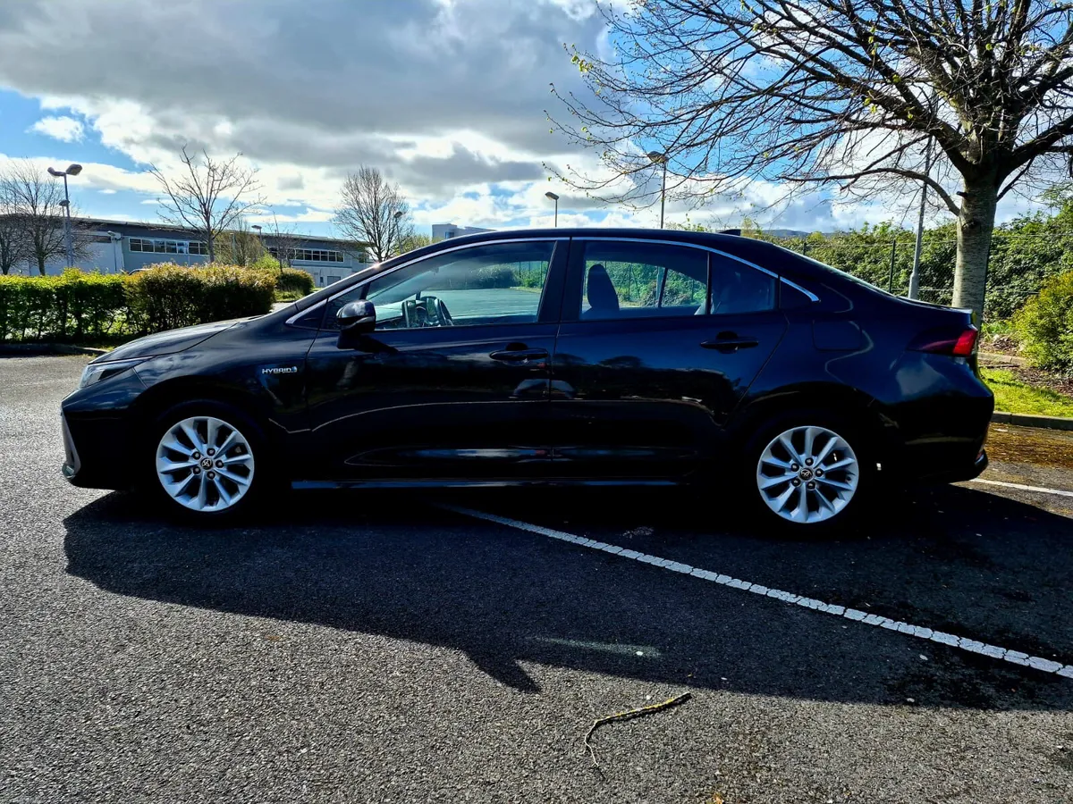 2022 TOYOTA COROLLA LUNA HYBRID - Image 3